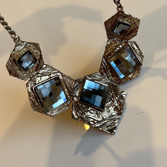 Statement necklace chunky design with sparkly square beads - Picture 2 of 6